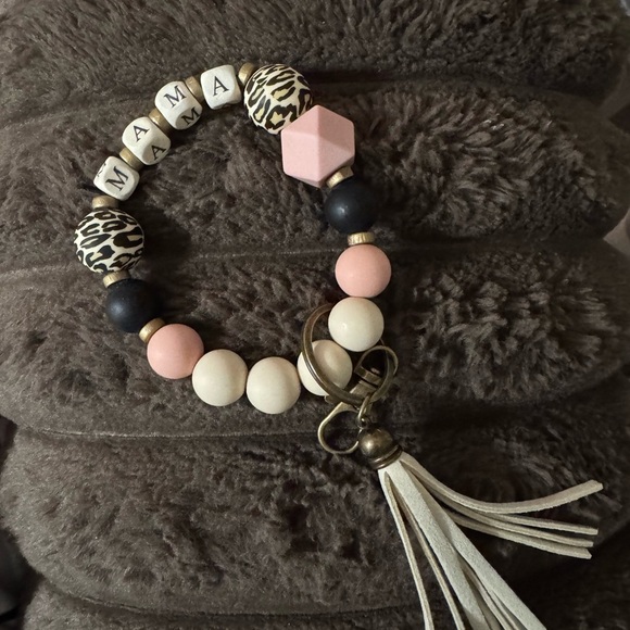 Mama Leopard Print Beaded Keychain Bracelet - Picture 1 of 3